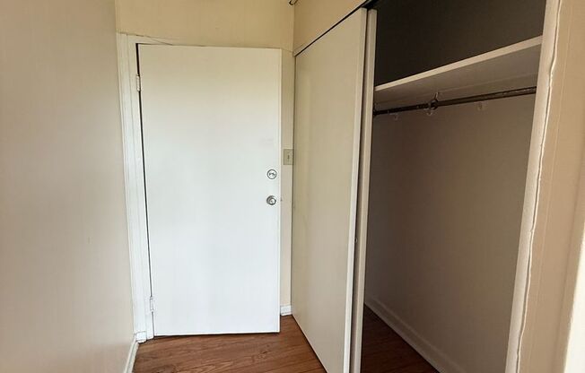 Studio, 1 bath, 487 sqft, $1,300, Unit Fifth 201