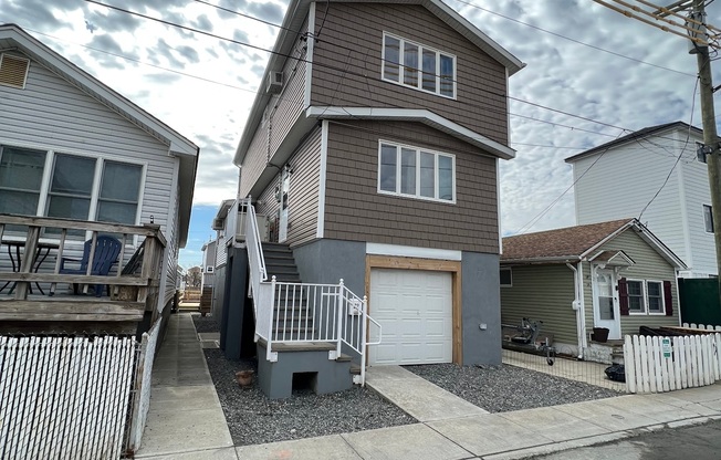 22 W 16 RD TOWNHOUSE