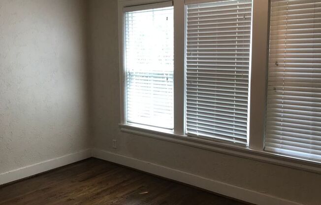 3 beds, 1.5 baths, 1,550 sqft, $1,500, Unit Apt A