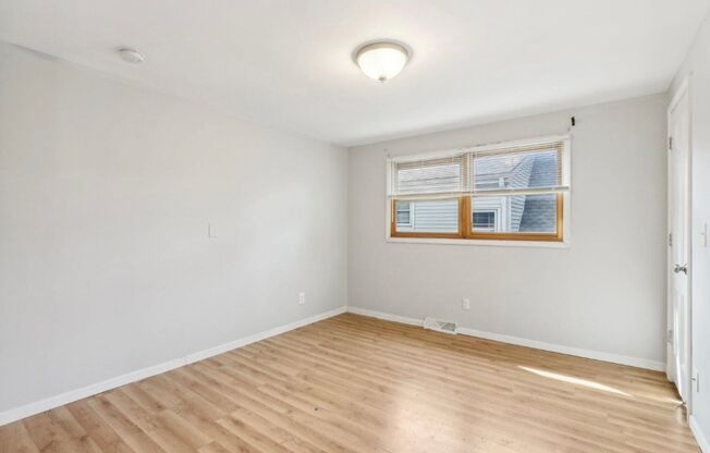 3 beds, 1 bath, $1,500, Unit 6223