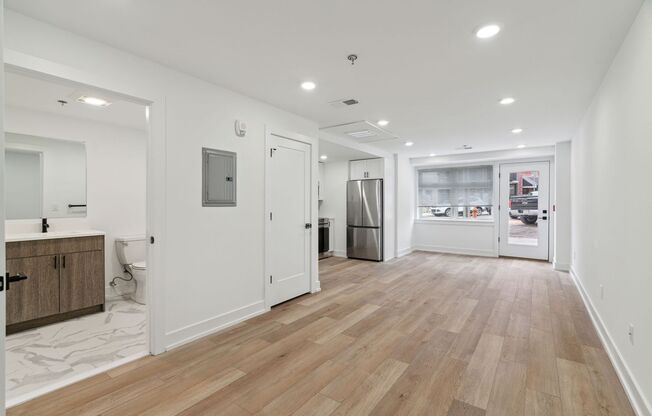 Studio, 1 bath, 530 sqft, $1,320, Unit Unit 109