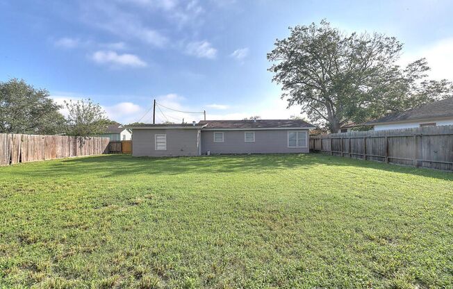 10921 Shady Lane - 3/bed 2/bath $1,395/month