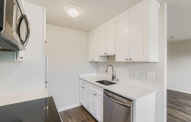 Spacious Apartment on Alki Beach!