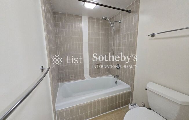 1 bed, 1 bath, $2,800, Unit #1903