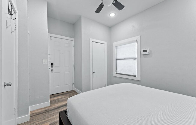 1 bed, 1 bath, 585 sqft, $1,300, Unit 1
