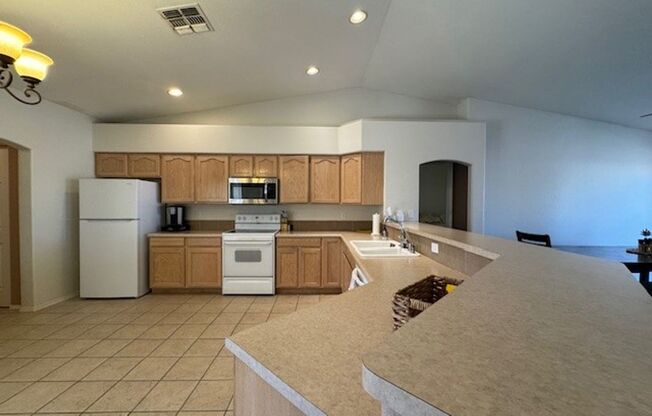 3BR WINTER Vacation Home with Utilities Incl & RV PAD & Hookups, AVAILABLE 10-1-25