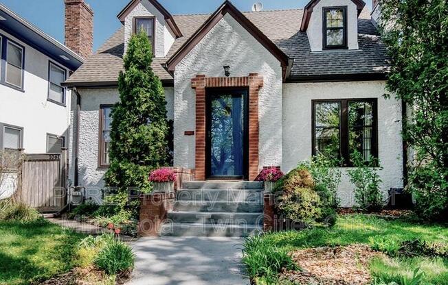 1061 SAINT CLAIR AVE