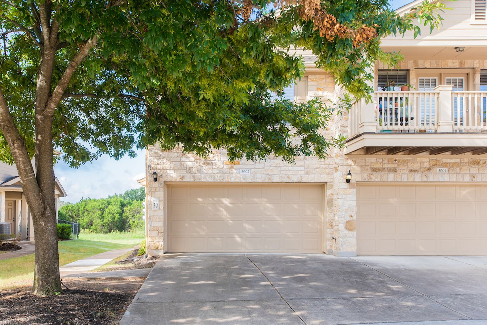 South Austin End Unit Condo - Move In Ready!