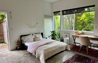 Studio, 1 bath, 600 sqft, $1,435, Unit 4
