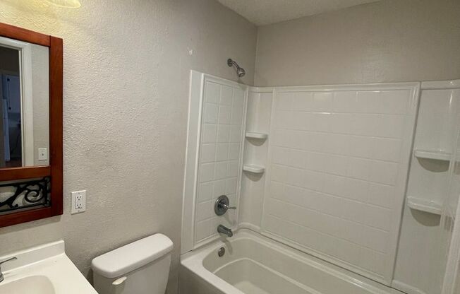 2 beds, 1 bath, $1,400, Unit 1816 HILE #C4