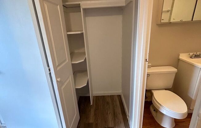 1 bed, 1 bath, 800 sqft, $1,300, Unit 403