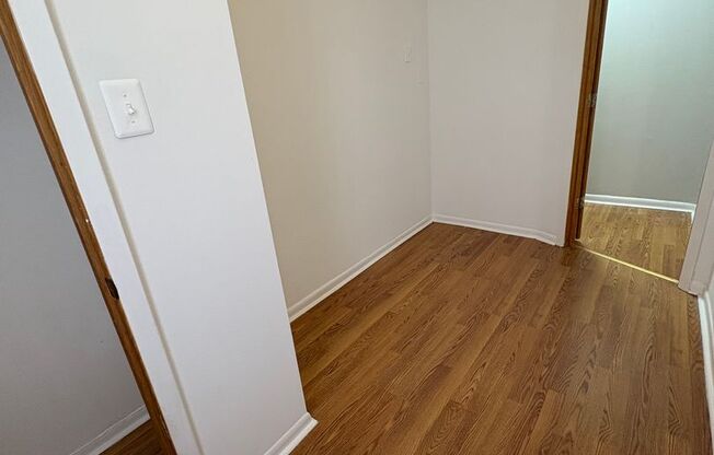 3 beds, 1 bath, 1,003 sqft, $1,225, Unit CA 143.5-3W