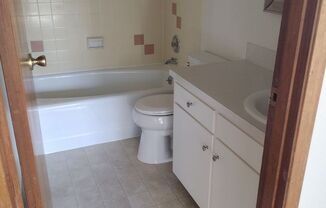 2 beds, 1 bath, $1,295, Unit 750-1