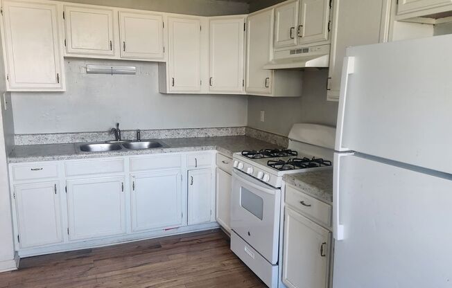 2 beds, 1 bath, 800 sqft, $1,200, Unit Unit 1