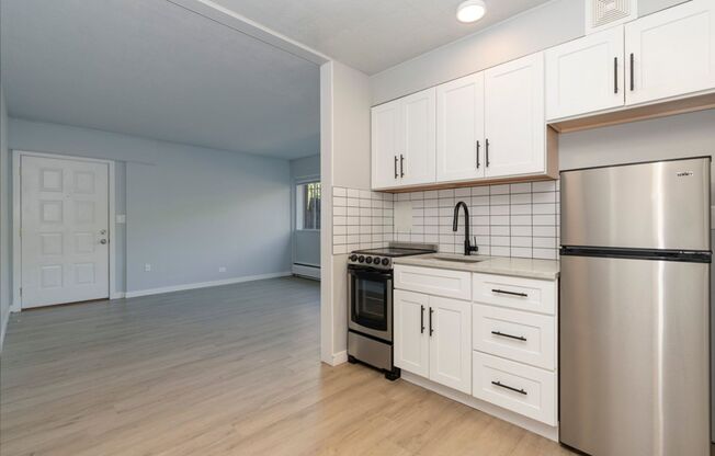 2 beds, 1 bath, 800 sqft, $2,145, Unit 333
