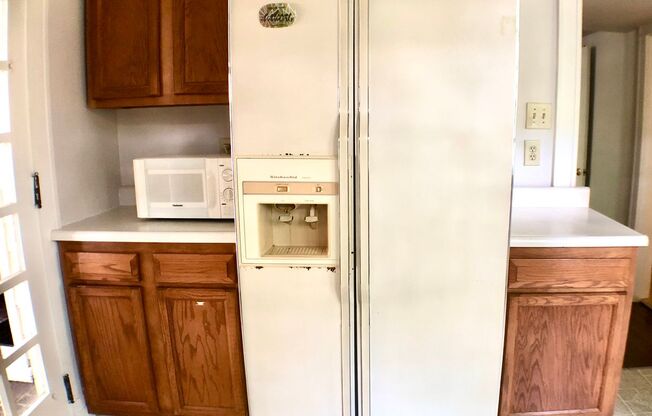 1 bed, 1 bath, $900, Unit A