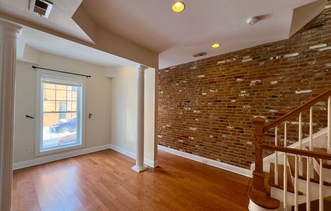 Charming 2 Bedroom/3.5 Bathroom Townhome in Canton, MD!
