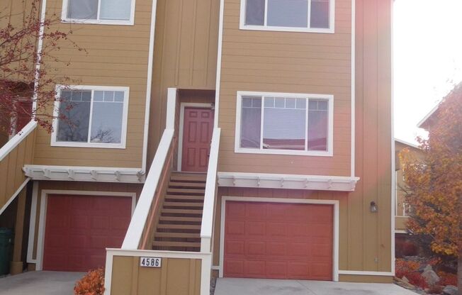 UNR friendly 3 Bedroom , 2.5 Bath Townhouse