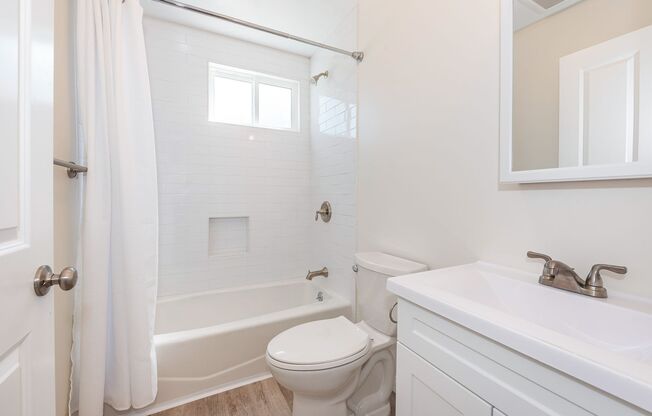 2 beds, 1 bath, $3,300, Unit Ripley #B