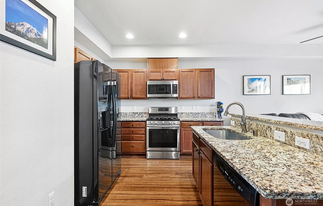 Stunning 3-Bedroom Townhome In Bremerton