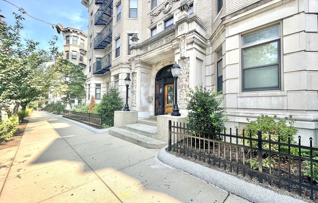 1 bed, 1 bath, 450 sqft, $2,900, Unit 88