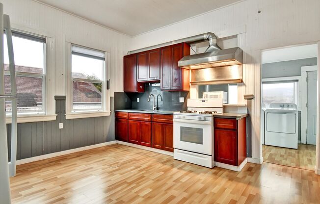Three Bedroom House in Visitacion Valley