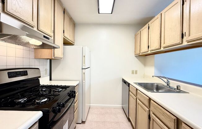 2 beds, 1.5 baths, $2,595, Unit #2