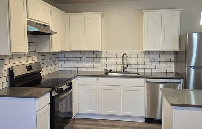 2 beds, 2 baths, 981 sqft, $1,795, Unit 118