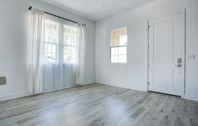 3 beds, 2.5 baths, $3,500