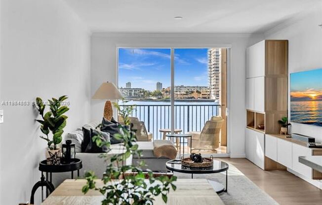 2 beds, 2 baths, 1,116 sqft, $4,000, Unit 17150 N Bay Rd # 2205