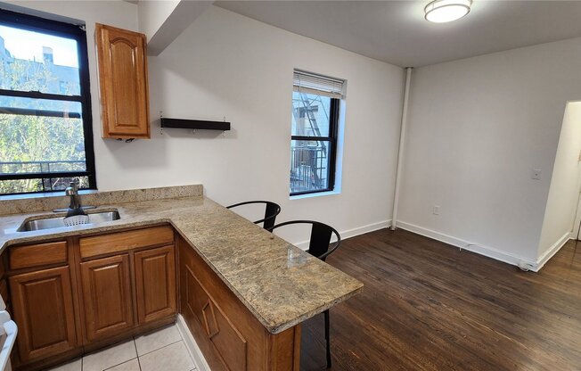 2 beds, 1 bath, $2,500, Unit 3E