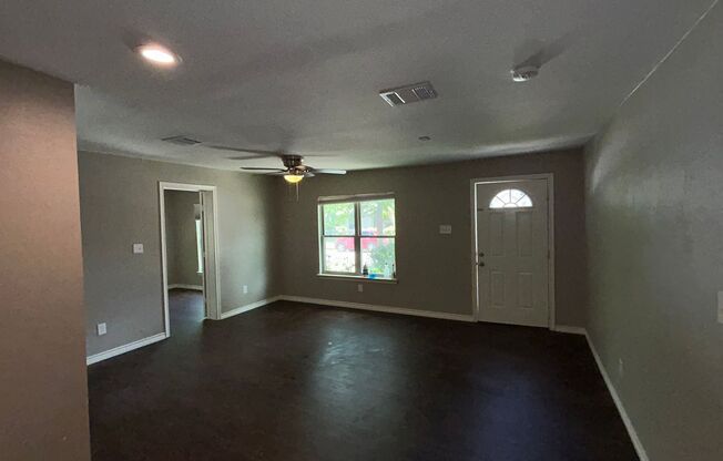 Charming 3 Bedroom/3 Bath Near TCU