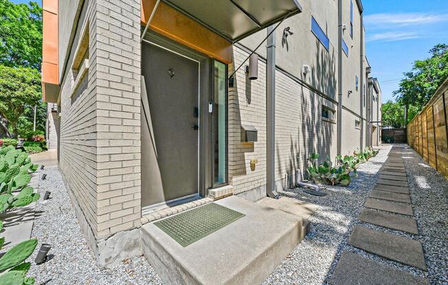 Modern Urban Living and walking distance to Lower Greenville!