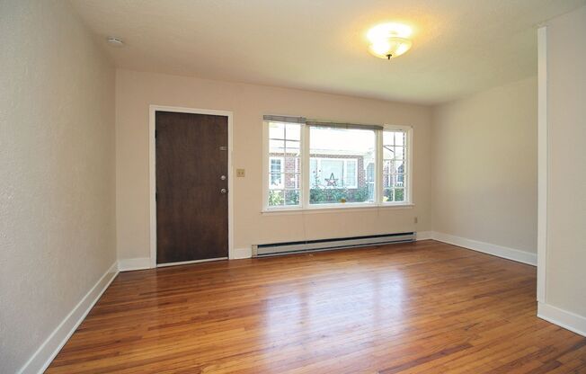 Charming Studio-style 1 Bed Bricker in Desirable Irvington Area