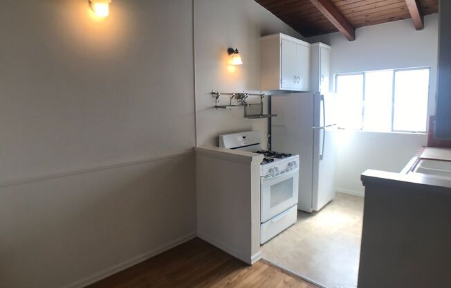 1 bed, 1 bath, 700 sqft, $2,695