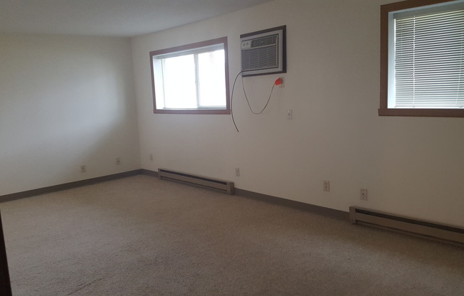 1 bed, 1 bath, 840 sqft, $975, Unit 11