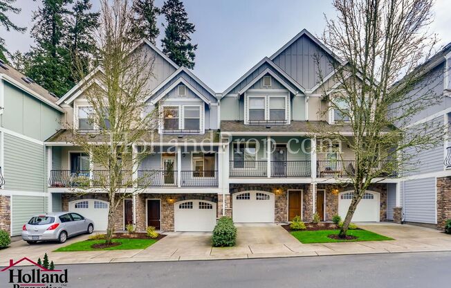 Pet free 3 bedroom Home with natural lighting throughout!