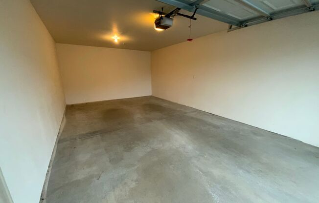 2 beds, 1 bath, 963 sqft, $1,365, Unit RT 7105-28