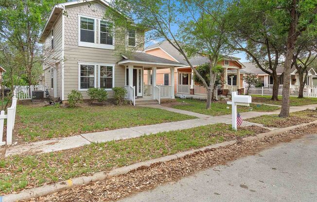 Plum Creek - 3 Bedroom / 2.5 Bathroom Home - 2 Car Garage - Fenced Backyard