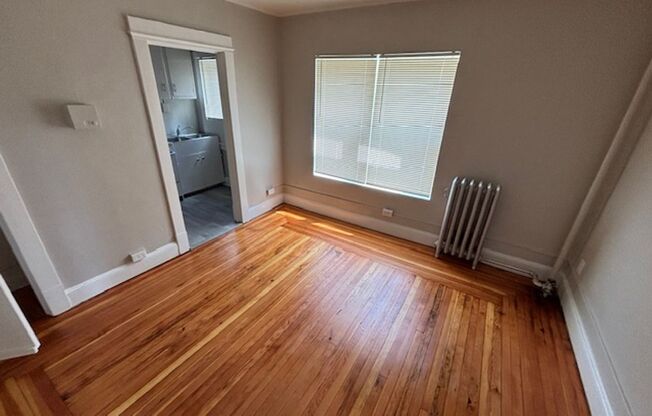 428-430 Belmont Ave / 39-43 Kenwood Ter