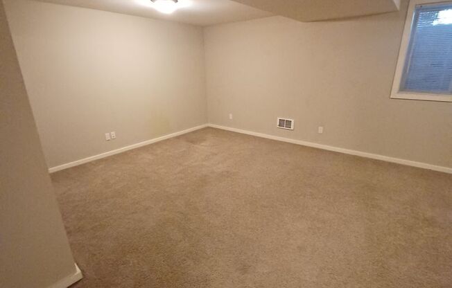 Studio, 1 bath, 550 sqft, $1,395