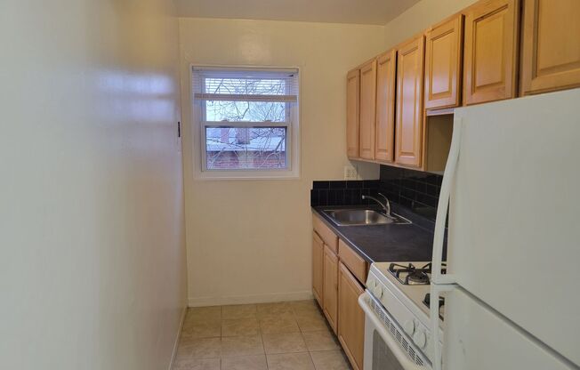 Cozy 2 BR/1 BA Apartment in Laurel!