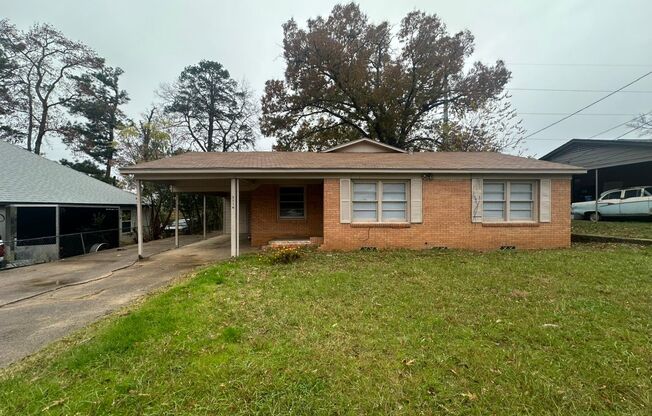 Beautiful 3 bedroom 2 bath home in Tyler!