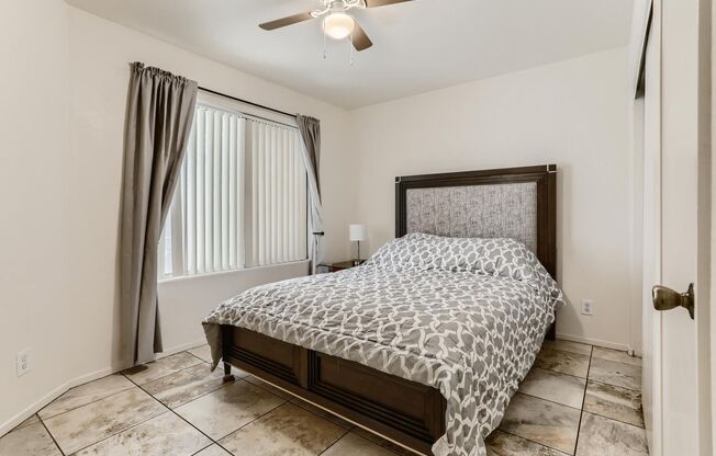 FULLY FURNISHED 2 bedroom condo near UNLV!