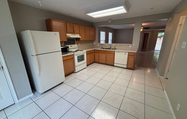 Charming 2 Bedroom, 2 Bathroom Home in Prime Location
