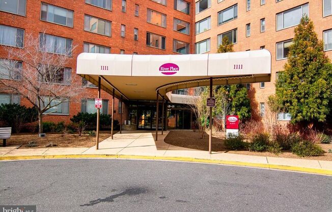 Great studio at River Place for $1600, ALL UTILITIES INCLUDED