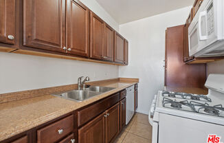 5320 W Olympic Blvd