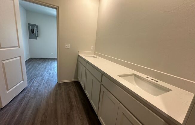 3 beds, 2 baths, 1,445 sqft, $1,595