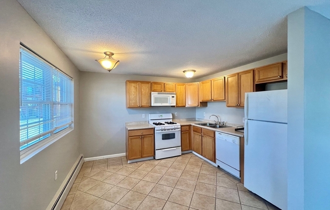 2 beds, 1 bath, 850 sqft, $2,400, Unit 10