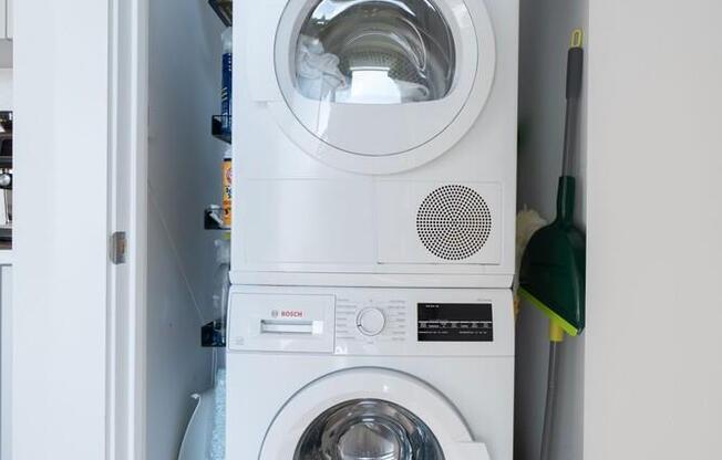 2 beds, 1 bath, 736 sqft, $4,200, Unit 10J